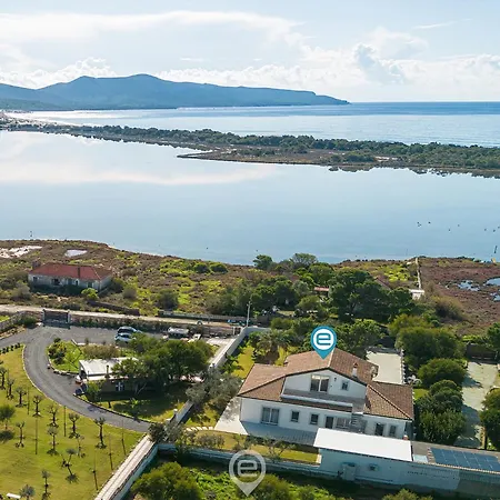 Golden Dunes Luxury Villa - Porto Pino Beach فيلة
